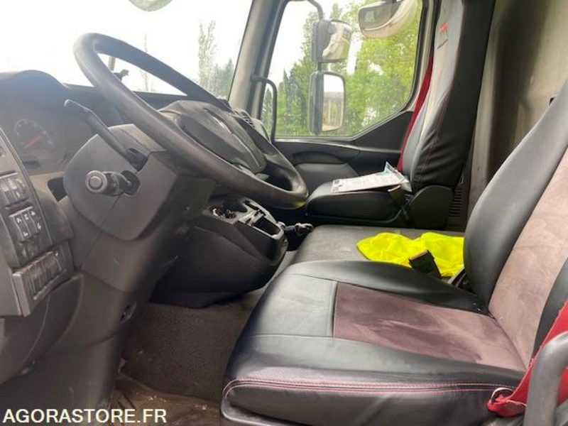 RENAULT FOURGON HAYON D12 - 2017 - 300 000km - Camion: photos 2 RENAULT FOURGON HAYON D12 - 2017 - 300 000km - Camion: photos 2