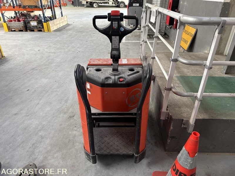 Chariot élévateur Toyota LPE 200/8 - Chariot élévateur électrique: photos 3 Chariot élévateur Toyota LPE 200/8 - Chariot élévateur électrique: photos 3
