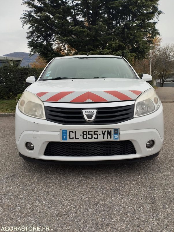 DACIA SANDERO_1.5 dCi eco2 90 cv _ CL-855-YM - Voiture: photos 2 DACIA SANDERO_1.5 dCi eco2 90 cv _ CL-855-YM - Voiture: photos 2