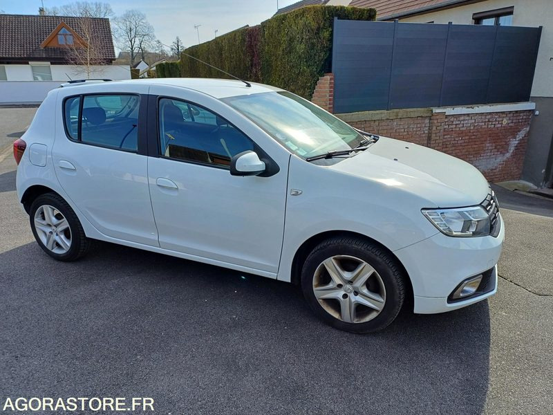 DACIA SANDERO EW-951-JH - 2018 - 179 000 km - Voiture: photos 2 DACIA SANDERO EW-951-JH - 2018 - 179 000 km - Voiture: photos 2