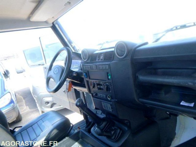 DEFENDER -Land Rover - 2011 - 131930km - 122ch - SUV: photos 4 DEFENDER -Land Rover - 2011 - 131930km - 122ch - SUV: photos 4