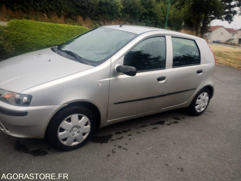 FIAT PUNTO 275500 KM - Voiture: photos 2 FIAT PUNTO 275500 KM - Voiture: photos 2