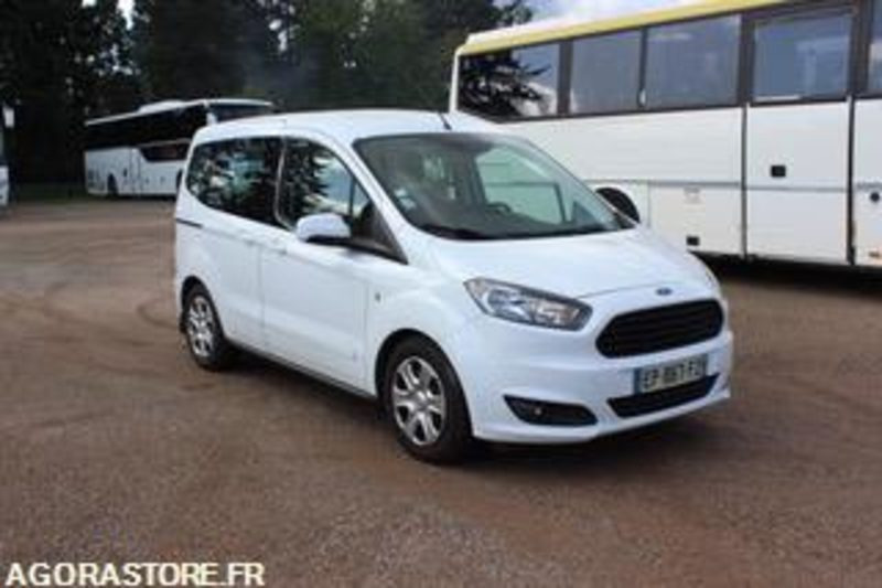 FORD TOURNEO - 2017 - 195 671 KMS - EP867FZ - Fourgonnette: photos 2 FORD TOURNEO - 2017 - 195 671 KMS - EP867FZ - Fourgonnette: photos 2