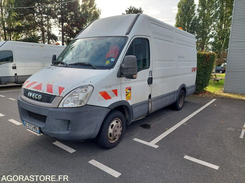 FOURGON IVECO AVEC GROUPE HP 371482 KMS / BC273MB (VENTE EXPORT UNIQUEMENT) - Fourgon utilitaire: photos 2 FOURGON IVECO AVEC GROUPE HP 371482 KMS / BC273MB (VENTE EXPORT UNIQUEMENT) - Fourgon utilitaire: photos 2