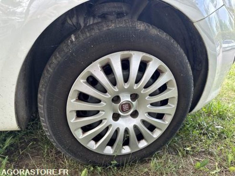 Fiat Punto - BW504YJ - Voiture: photos 4 Fiat Punto - BW504YJ - Voiture: photos 4
