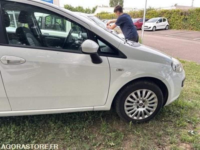 Fiat Punto - BW504YJ - Voiture: photos 3 Fiat Punto - BW504YJ - Voiture: photos 3
