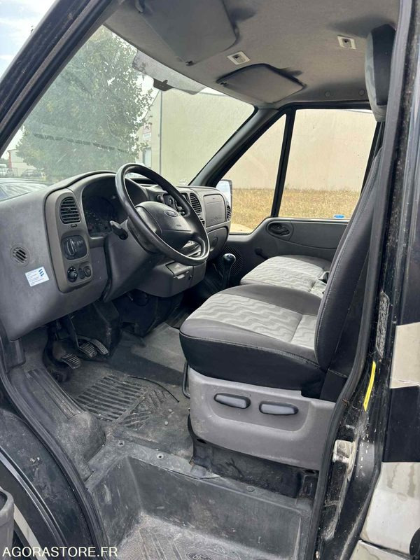 Fourgon FORD - Transport de 2 Chevaux - 2004 - 137 510 KM - Fourgon utilitaire: photos 5 Fourgon FORD - Transport de 2 Chevaux - 2004 - 137 510 KM - Fourgon utilitaire: photos 5