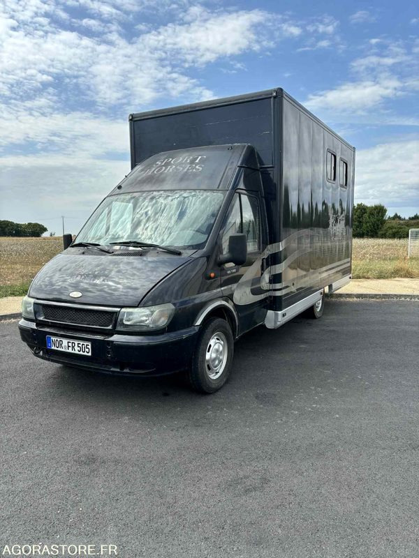Fourgon FORD - Transport de 2 Chevaux - 2004 - 137 510 KM - Fourgon utilitaire: photos 1 Fourgon FORD - Transport de 2 Chevaux - 2004 - 137 510 KM - Fourgon utilitaire: photos 1