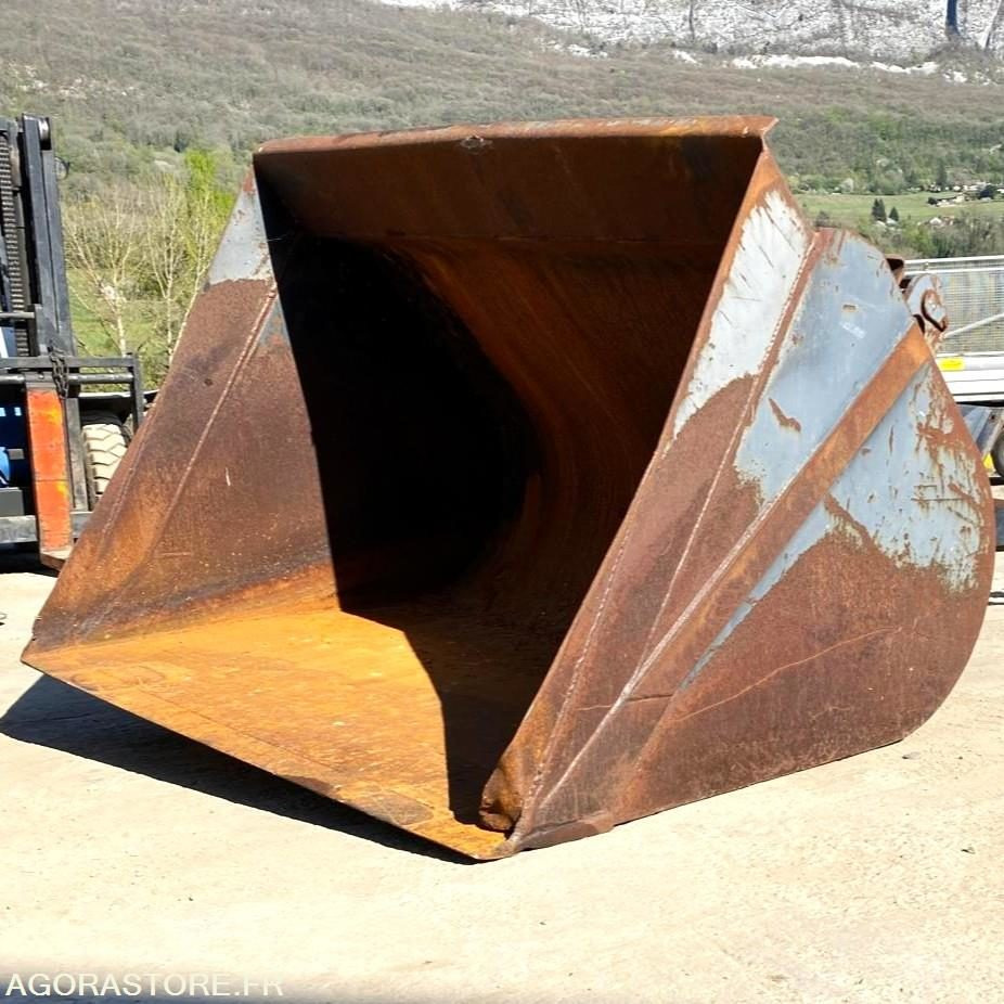 GODET GRAND VOLUME POUR CHARIOT ELEVATEUR - Année 1996 - Matériel de chantier: photos 3 GODET GRAND VOLUME POUR CHARIOT ELEVATEUR - Année 1996 - Matériel de chantier: photos 3