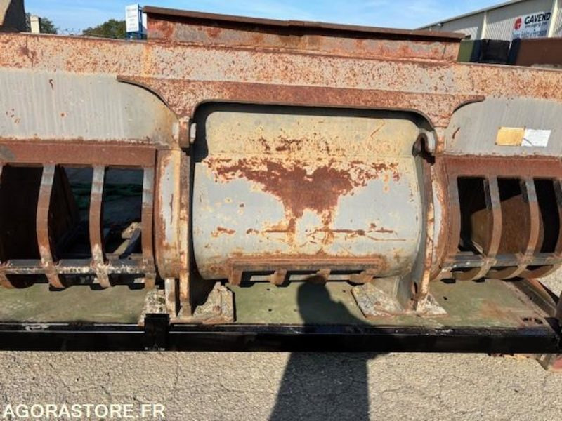 GODET SCELETTE 2.5 M3 DE CHARGEUR EN ATTACHE TYPE VOLVO - Godet pour chargeur: photos 1 GODET SCELETTE 2.5 M3 DE CHARGEUR EN ATTACHE TYPE VOLVO - Godet pour chargeur: photos 1