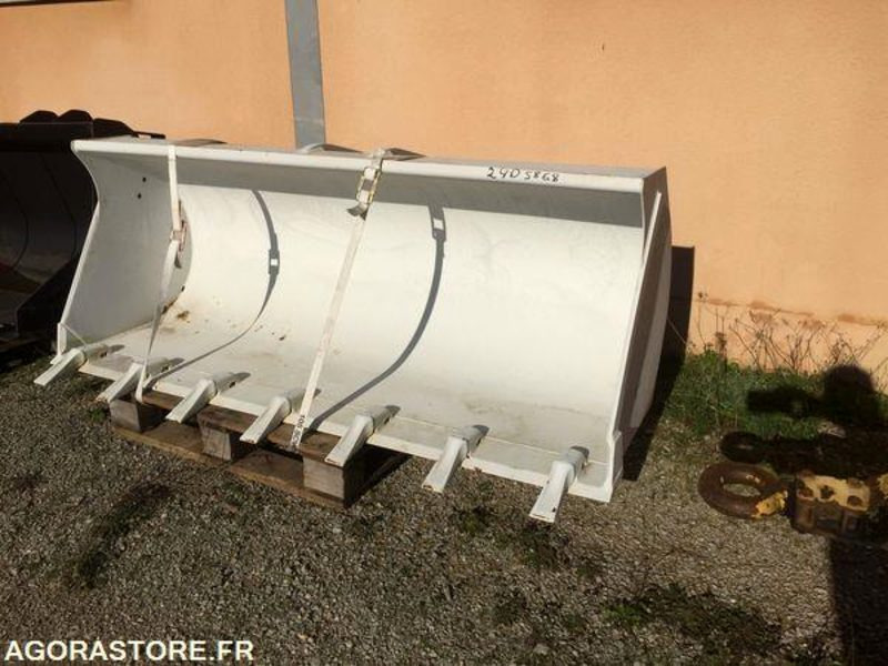 Godet neuf de chargeuse 2000mm New Holland W50, W60, W70, W80 - Godet pour chargeur: photos 1 Godet neuf de chargeuse 2000mm New Holland W50, W60, W70, W80 - Godet pour chargeur: photos 1