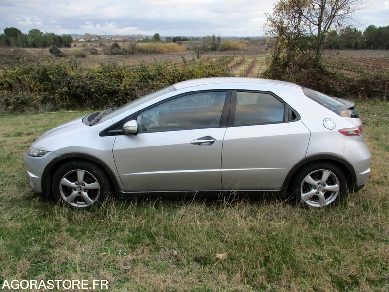 Honda Civic VIII 1.4i VTEC 100Cv Virtuose - Voiture: photos 2 Honda Civic VIII 1.4i VTEC 100Cv Virtuose - Voiture: photos 2