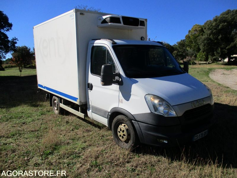 IVECO 35S13 de 2013 426915Kms "d'autoroute"chassis cabine frigorifique - Utilitaire frigorifique: photos 2 IVECO 35S13 de 2013 426915Kms "d'autoroute"chassis cabine frigorifique - Utilitaire frigorifique: photos 2