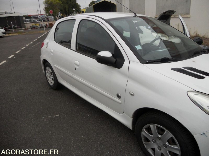 LOT 10 SLT - PEUGEOT 206+ - Voiture: photos 3 LOT 10 SLT - PEUGEOT 206+ - Voiture: photos 3