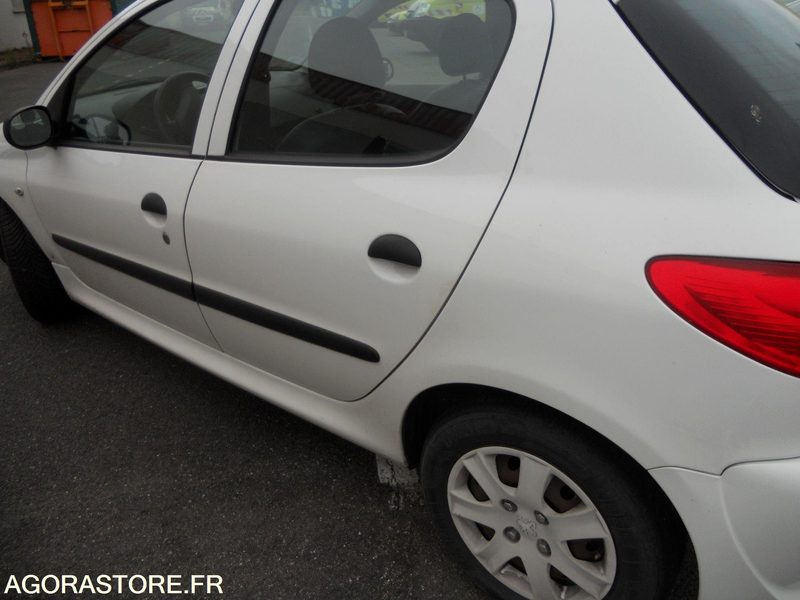 LOT 6 SLT - PEUGEOT 206+ - Voiture: photos 4 LOT 6 SLT - PEUGEOT 206+ - Voiture: photos 4