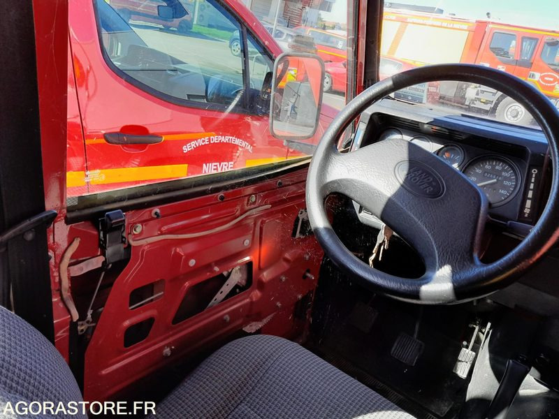 SUV Land rover Défender TDI 130 Pick-up incendie: photos 8