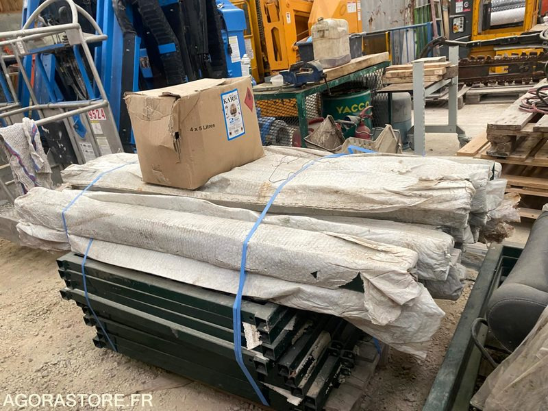 Lot de 10 portillons ACIER 100x100 Jamais mis en place - Matériel de jardinage: photos 1 Lot de 10 portillons ACIER 100x100 Jamais mis en place - Matériel de jardinage: photos 1