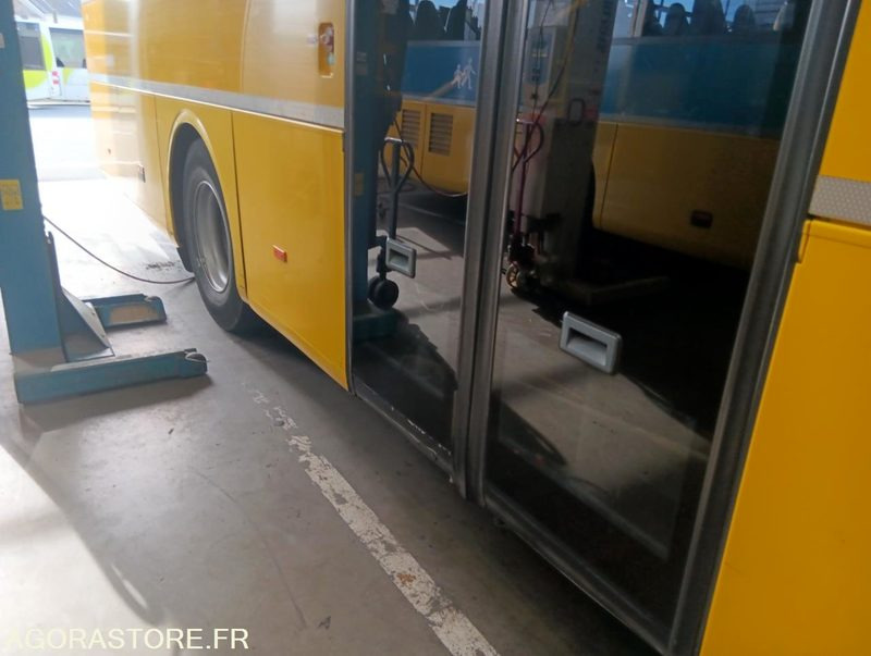 MERCEDES INTOURO N°083089 - Bus scolaire: photos 4 MERCEDES INTOURO N°083089 - Bus scolaire: photos 4