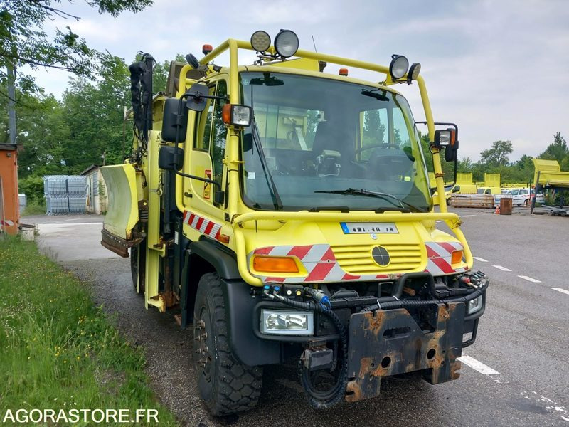 MERCEDES UNIMOG 4X4 4RD AVEC SALEUSE ET AILERONS KU0105 SL0307 AB0107 AB0107 - Engin de déneigement: photos 1 MERCEDES UNIMOG 4X4 4RD AVEC SALEUSE ET AILERONS KU0105 SL0307 AB0107 AB0107 - Engin de déneigement: photos 1