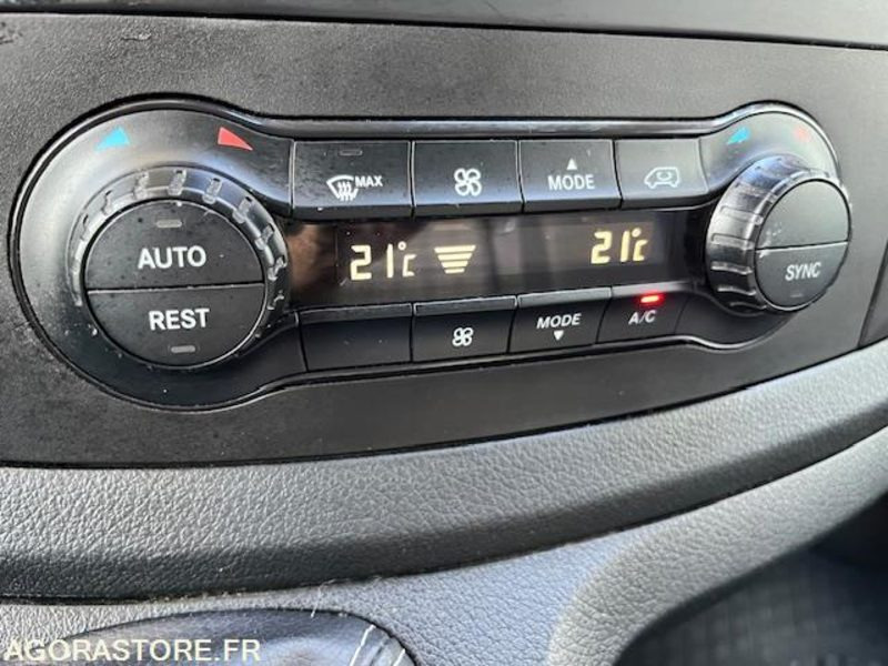 MERCEDES VITO FOURGON 116 CDI BLUETEC PROPULSION LONG 3 PLACES BV6 - Fourgon utilitaire: photos 4 MERCEDES VITO FOURGON 116 CDI BLUETEC PROPULSION LONG 3 PLACES BV6 - Fourgon utilitaire: photos 4