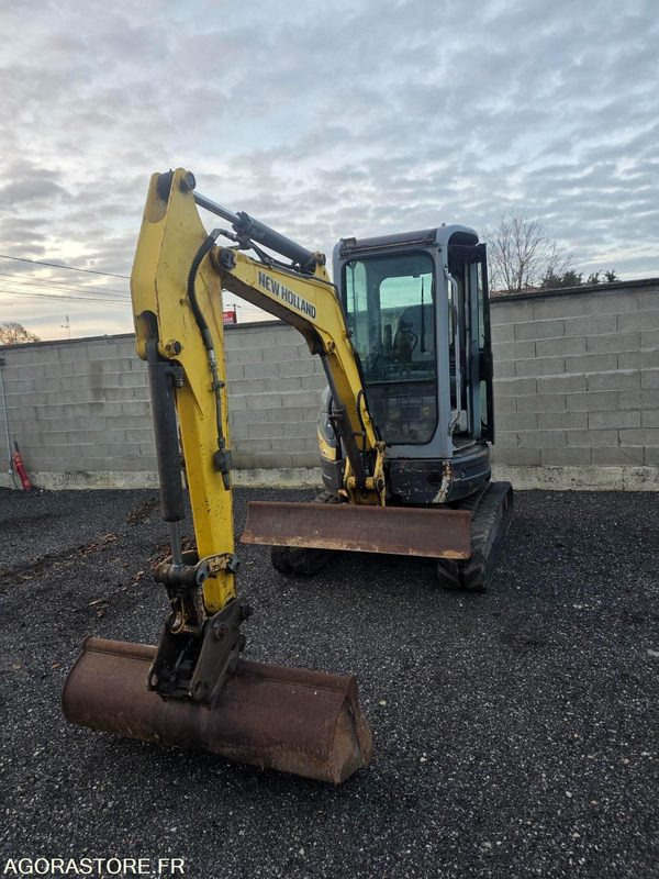 MINI PELLE NEW HOLLAND - E 29 B SR - 2012 - 4239 heures - Mini pelle: photos 3 MINI PELLE NEW HOLLAND - E 29 B SR - 2012 - 4239 heures - Mini pelle: photos 3