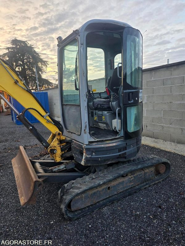 MINI PELLE NEW HOLLAND - E 29 B SR - 2012 - 4239 heures - Mini pelle: photos 1 MINI PELLE NEW HOLLAND - E 29 B SR - 2012 - 4239 heures - Mini pelle: photos 1