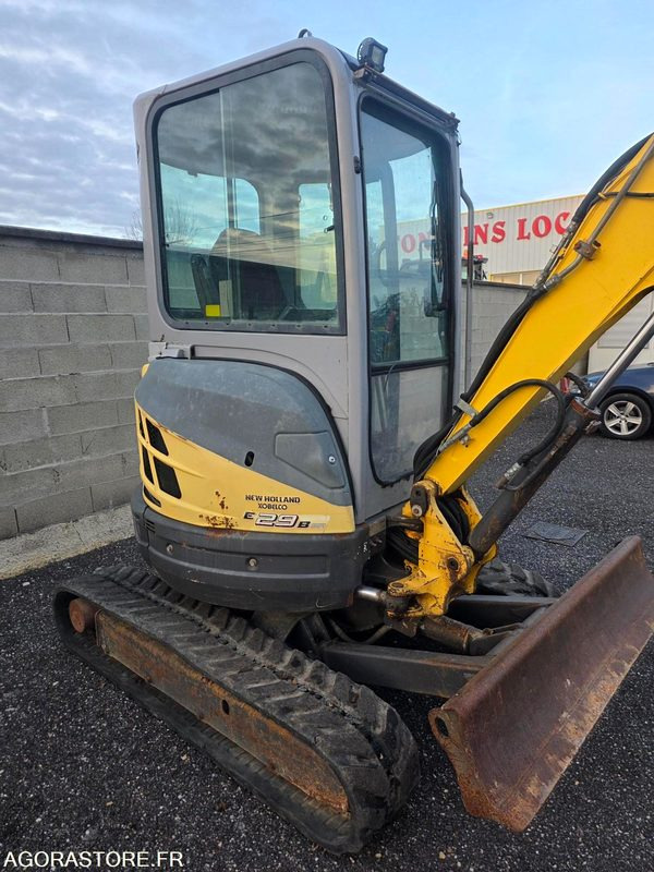 MINI PELLE NEW HOLLAND - E 29 B SR - 2012 - 4239 heures - Mini pelle: photos 2 MINI PELLE NEW HOLLAND - E 29 B SR - 2012 - 4239 heures - Mini pelle: photos 2