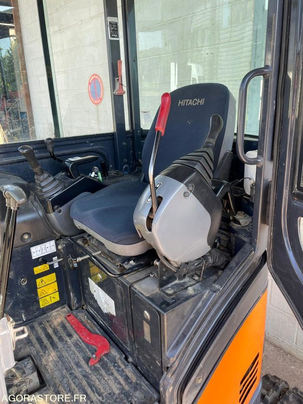 Pelle MINI-PELLE SUR CHENILLE CAOUTCHOUC HITACHI ZX17U-2  15CV 1.9T AVEC 3 GODETS: photos 7