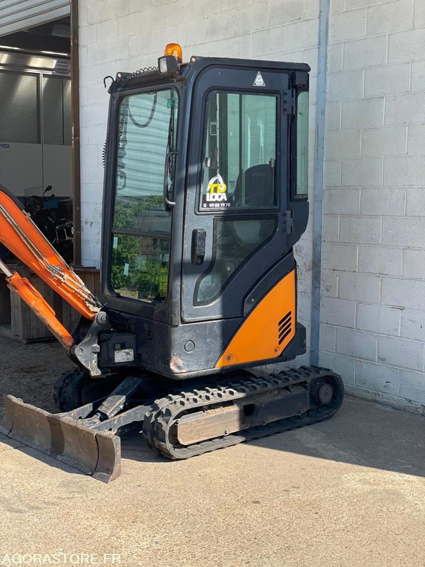 MINI-PELLE SUR CHENILLE CAOUTCHOUC HITACHI ZX17U-2 15CV 1.9T AVEC 3 GODETS - Pelle: photos 5 MINI-PELLE SUR CHENILLE CAOUTCHOUC HITACHI ZX17U-2 15CV 1.9T AVEC 3 GODETS - Pelle: photos 5