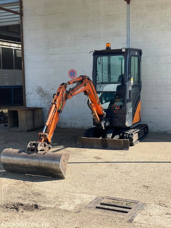 MINI-PELLE SUR CHENILLE CAOUTCHOUC HITACHI ZX17U-2 15CV 1.9T AVEC 3 GODETS - Pelle: photos 1 MINI-PELLE SUR CHENILLE CAOUTCHOUC HITACHI ZX17U-2 15CV 1.9T AVEC 3 GODETS - Pelle: photos 1