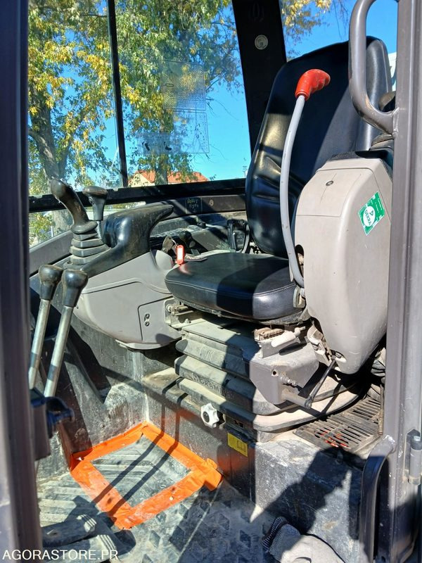 MINI PELLE VOLVO EC 27C - Mini pelle: photos 4 MINI PELLE VOLVO EC 27C - Mini pelle: photos 4