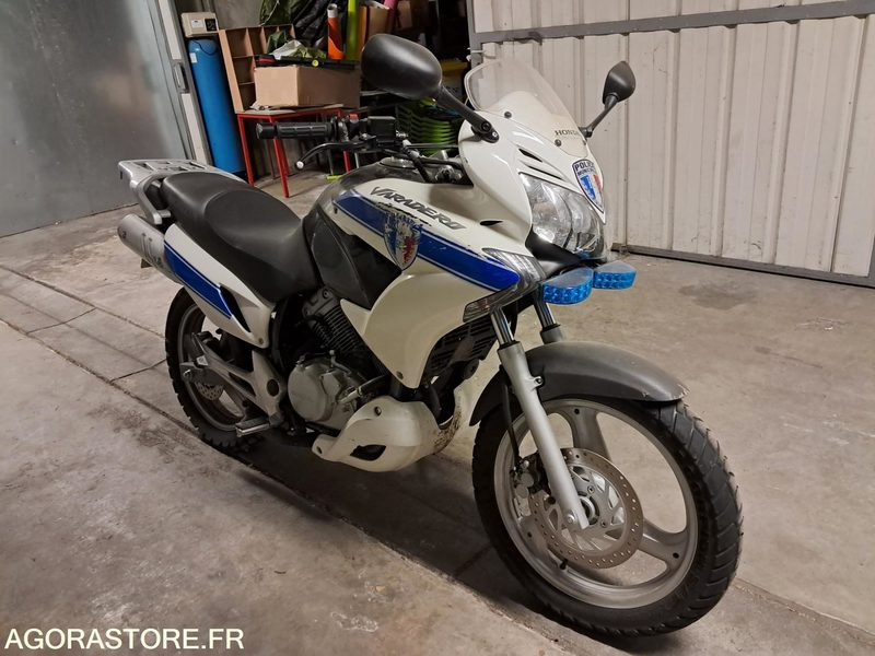MOTO HONDA VARADERO 125 - Motocyclette: photos 2 MOTO HONDA VARADERO 125 - Motocyclette: photos 2