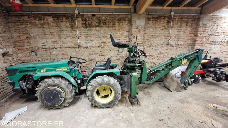 Mini tractopelle 4x4 FERRARI Type 95 - Tracteur agricole: photos 1 Mini tractopelle 4x4 FERRARI Type 95 - Tracteur agricole: photos 1