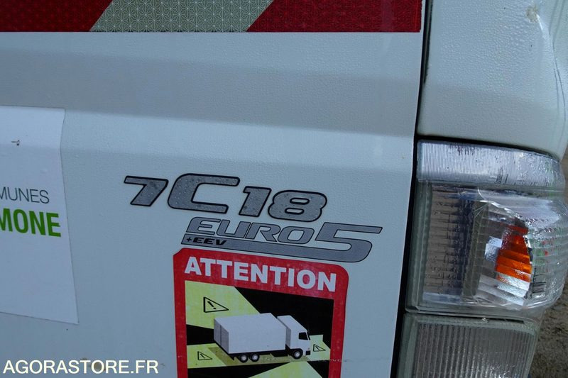 Mitsubishi Fuso - Benne à ordures ménagères: photos 3 Mitsubishi Fuso - Benne à ordures ménagères: photos 3