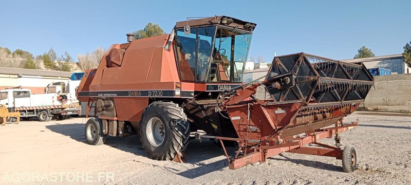 Moissonneuse DANIA 7200 - Tracteur agricole: photos 3 Moissonneuse DANIA 7200 - Tracteur agricole: photos 3