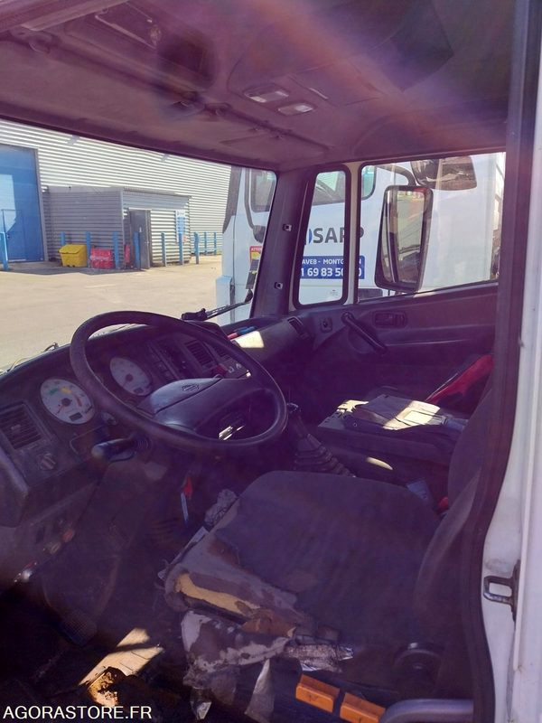 NISSAN Atleon Hydrocureur ADR 2003 260000Km NON ROULANT VENTE EXPORT UNIQUEMENT - Camion hydrocureur: photos 5 NISSAN Atleon Hydrocureur ADR 2003 260000Km NON ROULANT VENTE EXPORT UNIQUEMENT - Camion hydrocureur: photos 5