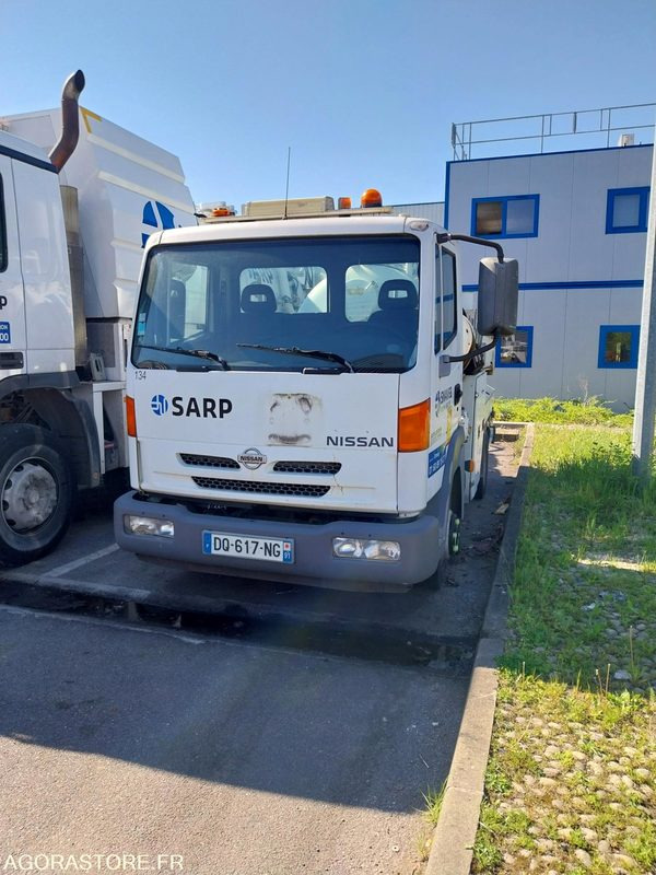 NISSAN Atleon Hydrocureur ADR 2003 260000Km NON ROULANT VENTE EXPORT UNIQUEMENT - Camion hydrocureur: photos 1 NISSAN Atleon Hydrocureur ADR 2003 260000Km NON ROULANT VENTE EXPORT UNIQUEMENT - Camion hydrocureur: photos 1