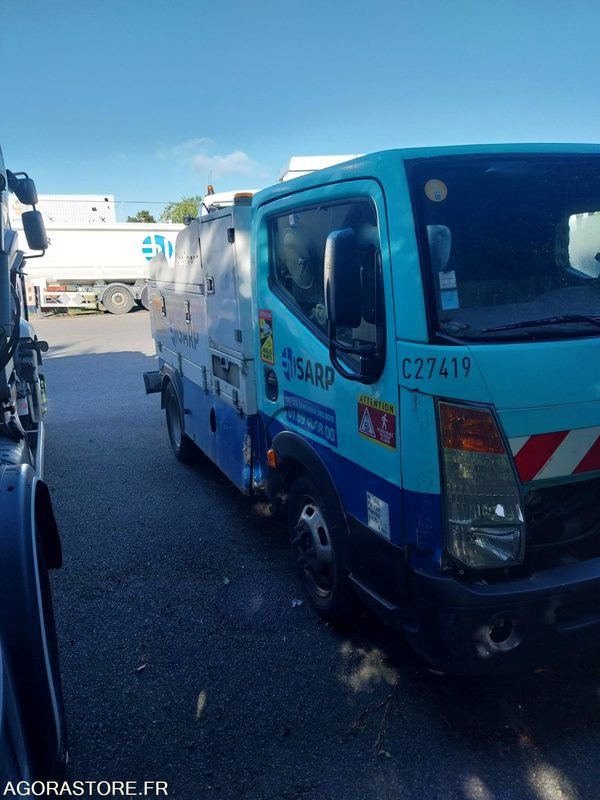 NISSAN Cabstar 3T5 BAROCLEAN 2011 (400 000Km) NON ROULANT EXPORT EXCLUSIVEMENT - Camion hydrocureur: photos 3 NISSAN Cabstar 3T5 BAROCLEAN 2011 (400 000Km) NON ROULANT EXPORT EXCLUSIVEMENT - Camion hydrocureur: photos 3