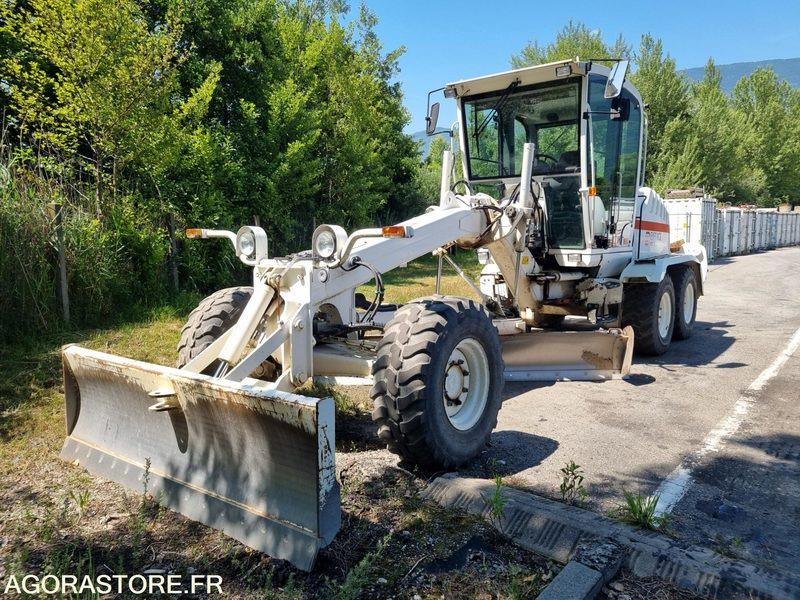 NIVELEUSE - NEW HOLLAND F106.7 - 2014 / 6195 Heures (M47110) - Niveleuse: photos 2 NIVELEUSE - NEW HOLLAND F106.7 - 2014 / 6195 Heures (M47110) - Niveleuse: photos 2