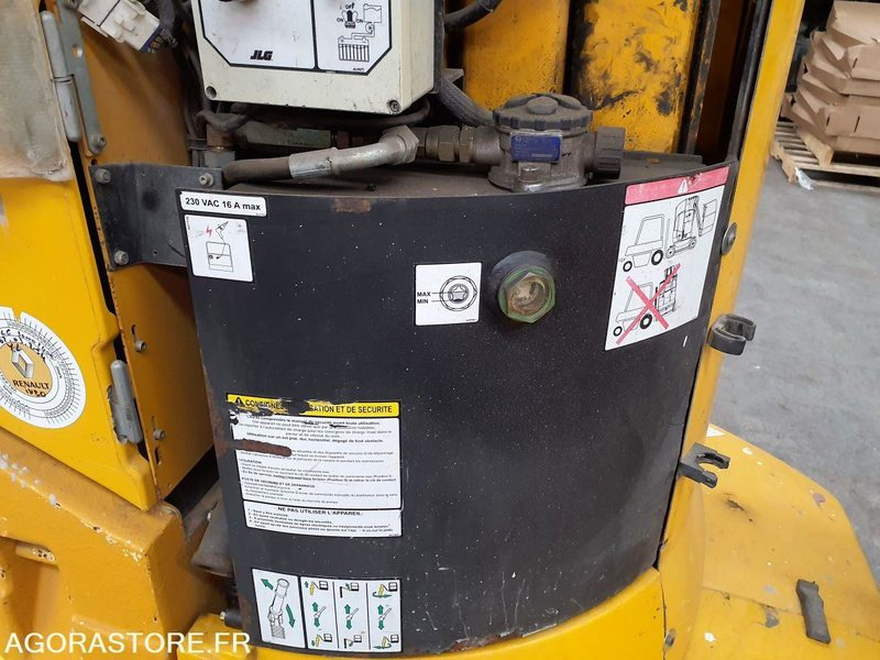 Nacelles à mât vertical GROVE TOUCAN 861 - Nacelle: photos 4 Nacelles à mât vertical GROVE TOUCAN 861 - Nacelle: photos 4