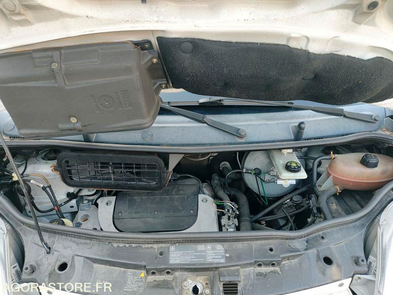 Fourgon utilitaire OPEL VIVARO: photos 9