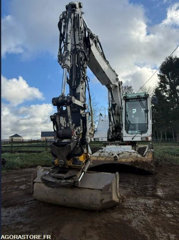 PELLE SUR PNEUS - VOLVO -EW160D - 2014 - 14700H - Pelle: photos 3 PELLE SUR PNEUS - VOLVO -EW160D - 2014 - 14700H - Pelle: photos 3