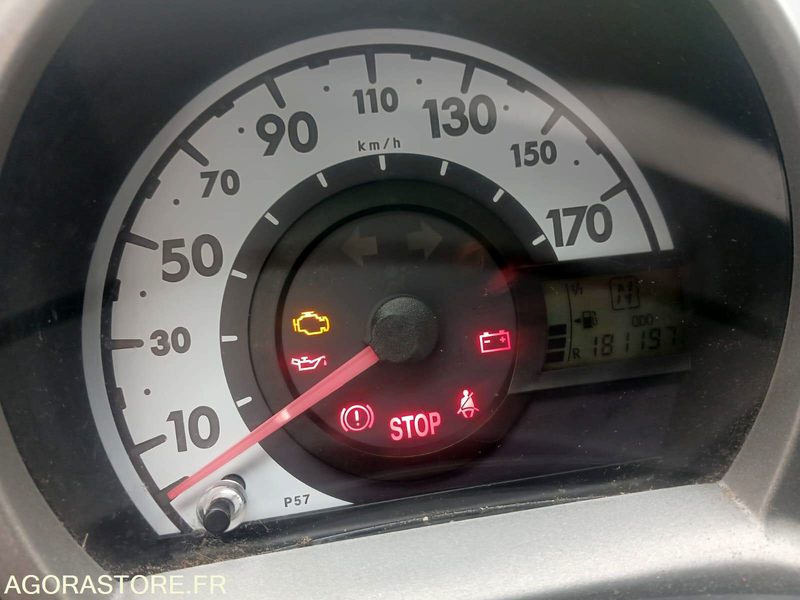PEUGEOT 107 3 Portes 1.0 i 12V 68cv (boîte auto) 2008 181197km - Voiture: photos 5 PEUGEOT 107 3 Portes 1.0 i 12V 68cv (boîte auto) 2008 181197km - Voiture: photos 5