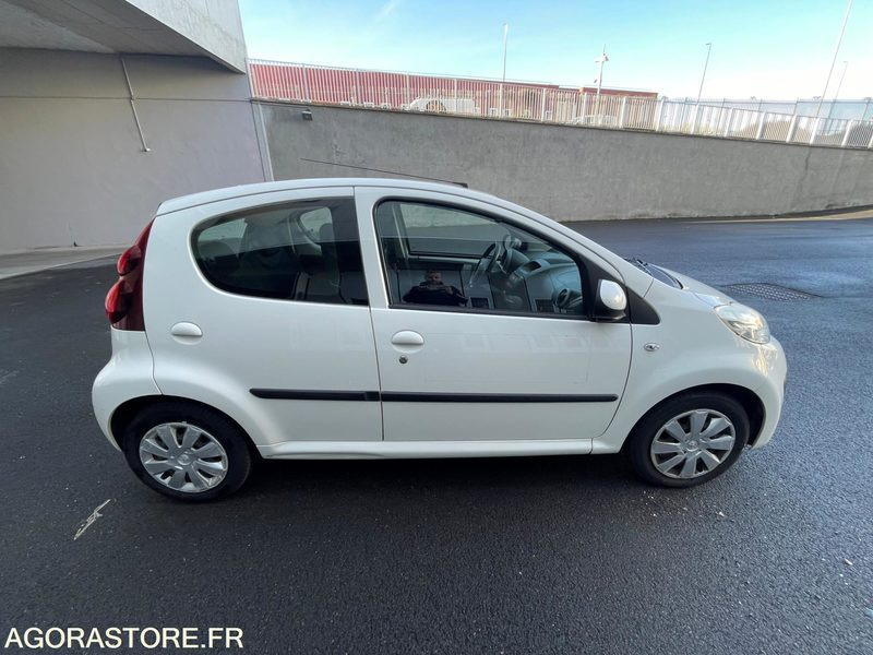 PEUGEOT 107 CZ-774-XE - Voiture: photos 3 PEUGEOT 107 CZ-774-XE - Voiture: photos 3