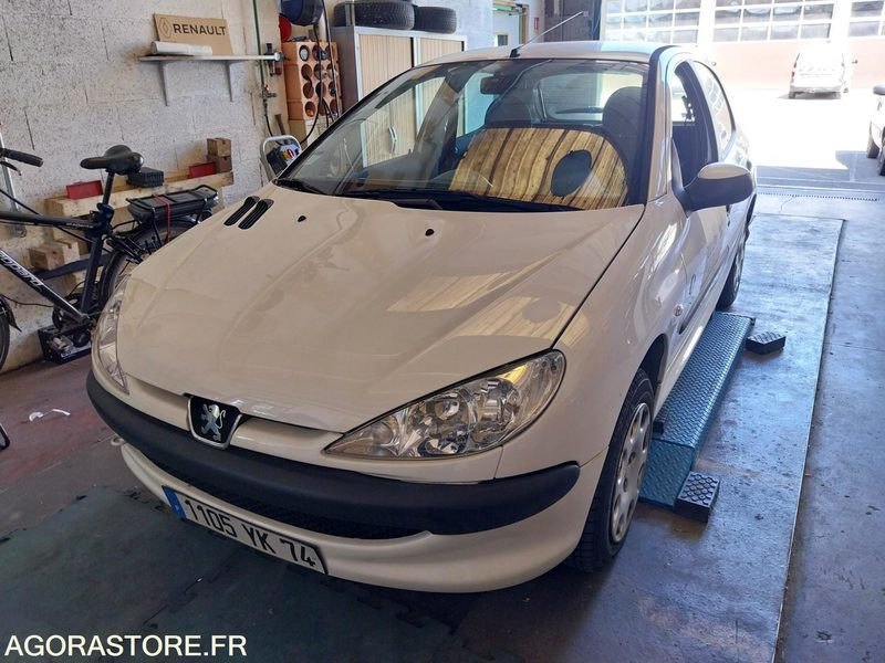 PEUGEOT 206 101700kms - 2005 - Voiture: photos 1 PEUGEOT 206 101700kms - 2005 - Voiture: photos 1