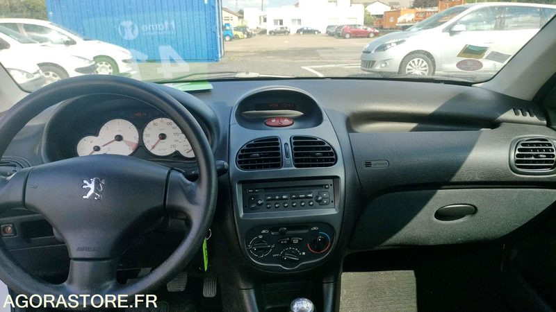 PEUGEOT 206 - 2005 - 142613kms - Voiture: photos 5 PEUGEOT 206 - 2005 - 142613kms - Voiture: photos 5