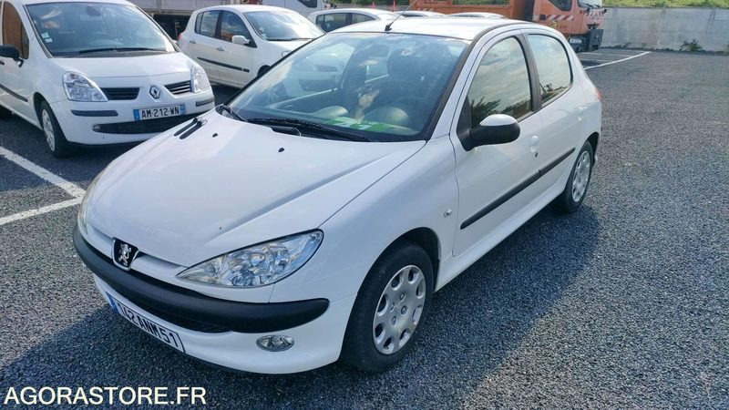 PEUGEOT 206 - 2005 - 142613kms - Voiture: photos 1 PEUGEOT 206 - 2005 - 142613kms - Voiture: photos 1