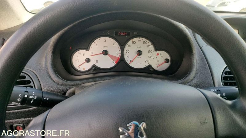 PEUGEOT 206 - 2005 -175624kms - Voiture: photos 5 PEUGEOT 206 - 2005 -175624kms - Voiture: photos 5