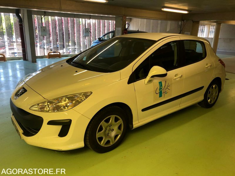 PEUGEOT 308 ANNEE 2010 5P 1.6 HDI DIESEL Boite manuelle 150000km - Voiture: photos 3 PEUGEOT 308 ANNEE 2010 5P 1.6 HDI DIESEL Boite manuelle 150000km - Voiture: photos 3