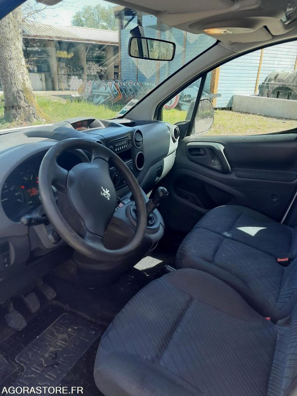 PEUGEOT Partner - 242795km - 2010 - Fourgonnette: photos 4 PEUGEOT Partner - 242795km - 2010 - Fourgonnette: photos 4